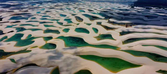 Passeio de monomotor pelo Parque Nacional dos Lençóis Maranhenses saindo de de Barreirinhas