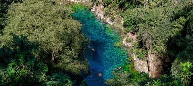 Snorkel e flutuação na Lagoa Misteriosa, Bonito